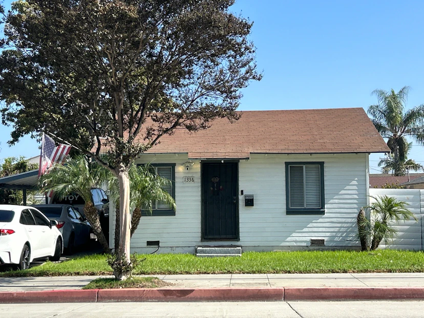 1336-1336 12 Knott Ave