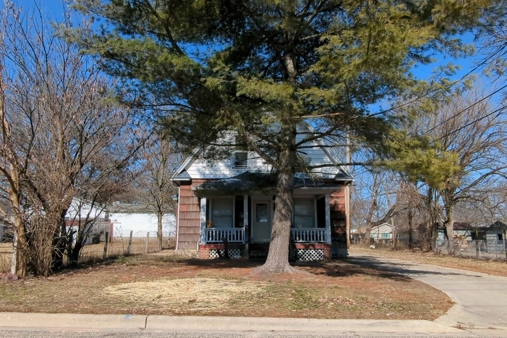 Columbia St, Danville, IL 61832
