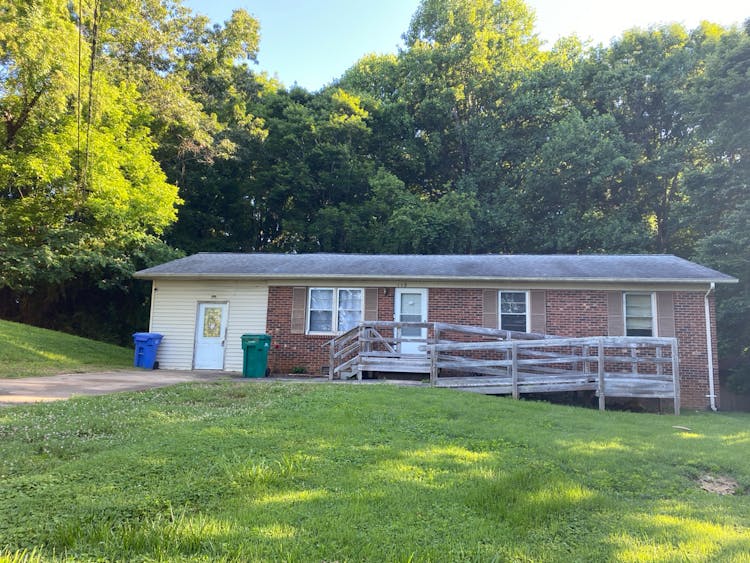 115 Hall St Jonesville, NC 28642, Yadkin County