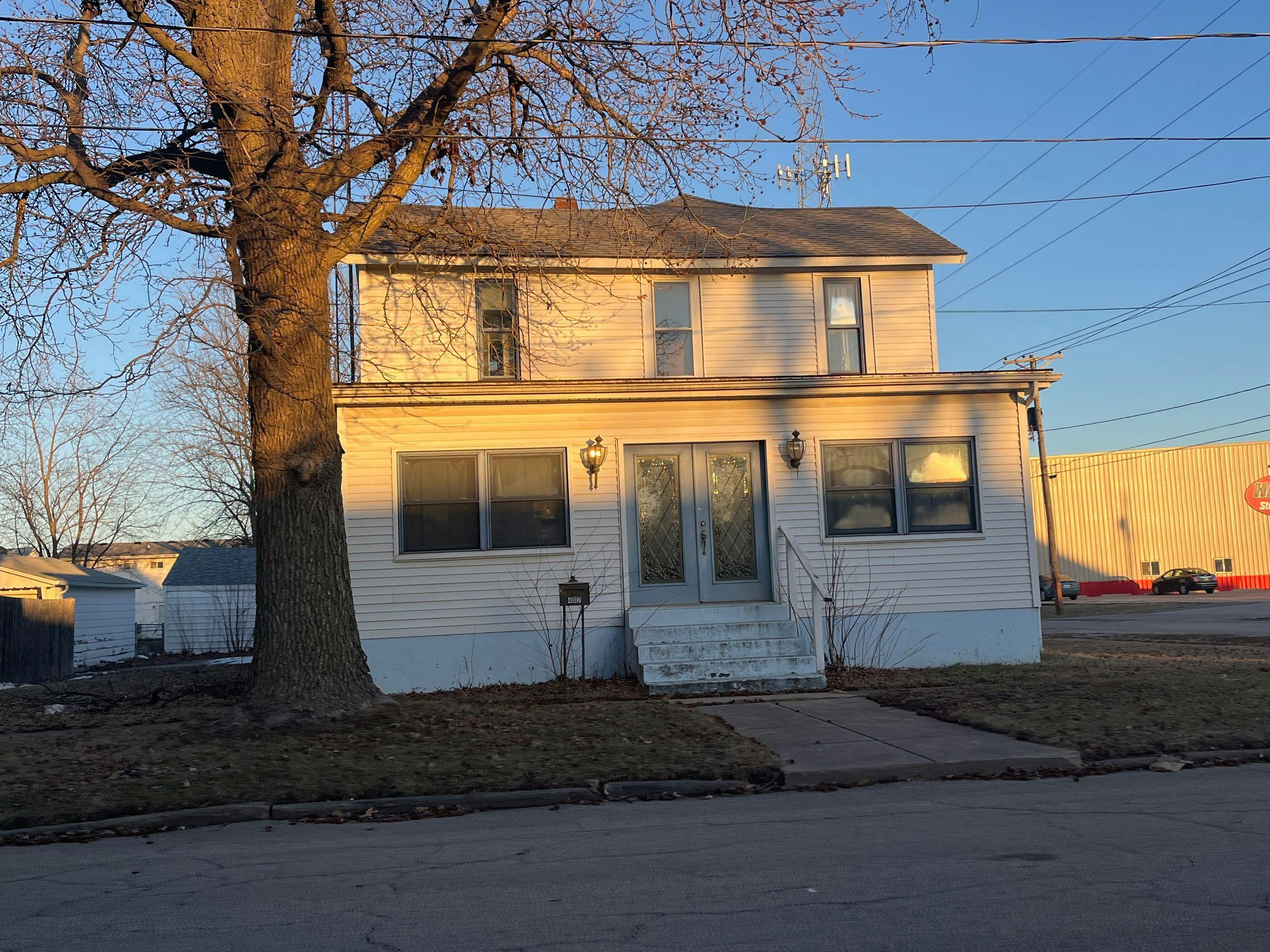 Madison St, Clinton, IL 61727