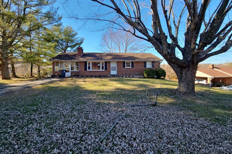 818 Woodhaven Dr Bedford, VA 24523, Bedford County