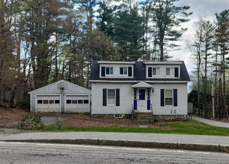 232 Maple Ave, Claremont, NH, 03743, USA