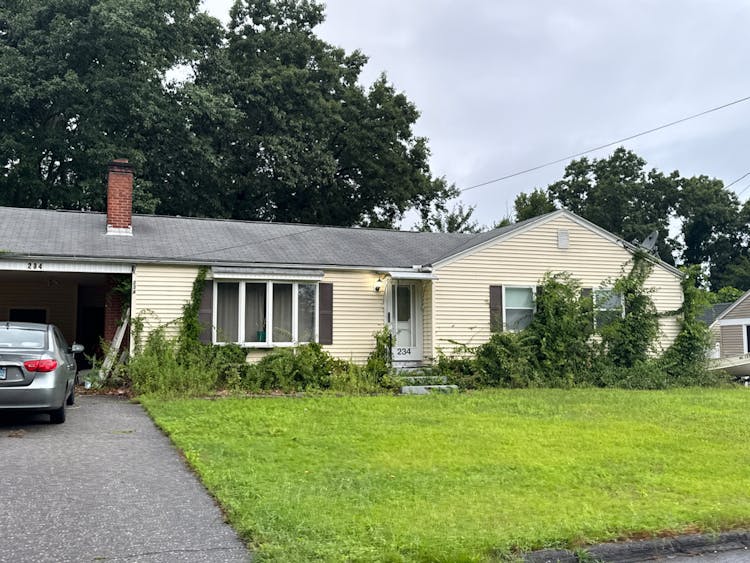 234 Pondview Drive Chicopee, MA 01020, Hampden County