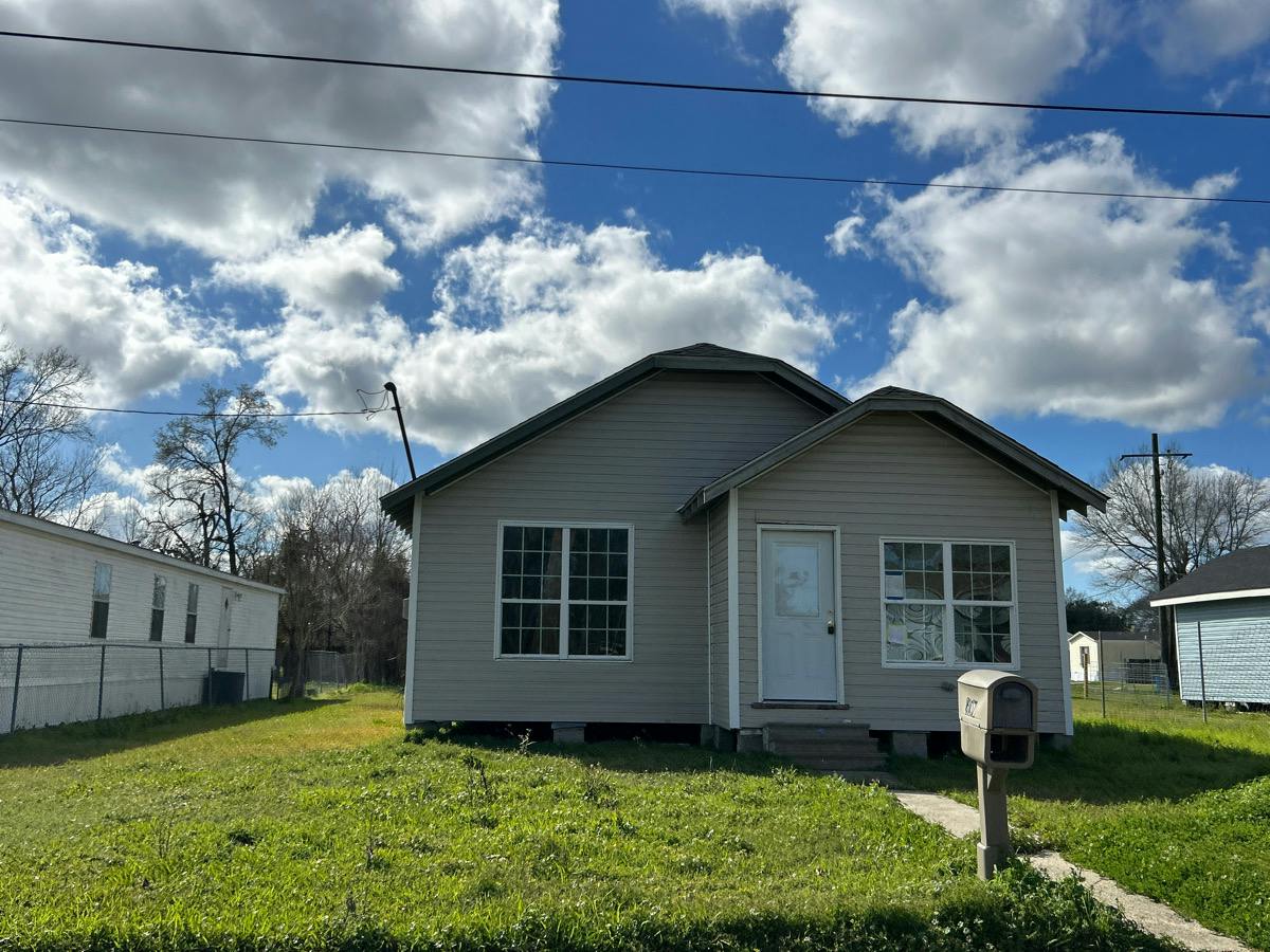 Mackey St, Sulphur, LA 70663