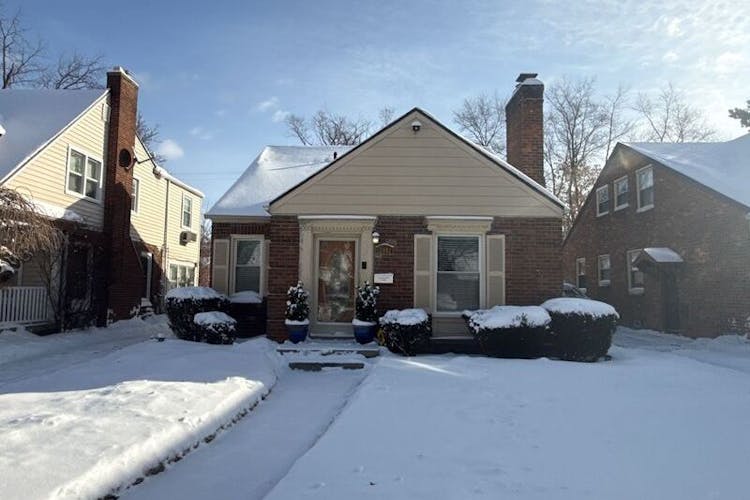 13982 Warwick Detroit, MI 48223, Wayne County