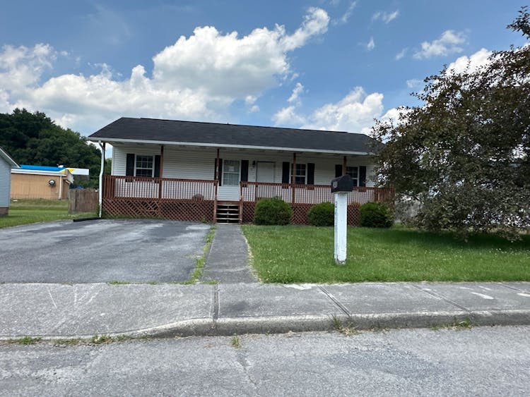 2419 Charles St Richlands, VA 24641, Tazewell County