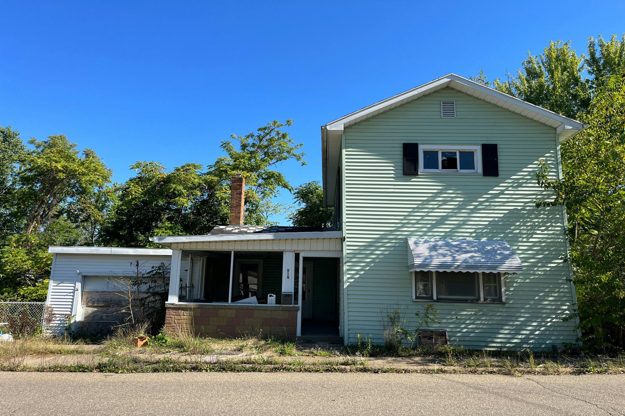 Deersville Ave, Uhrichsville, OH 44683