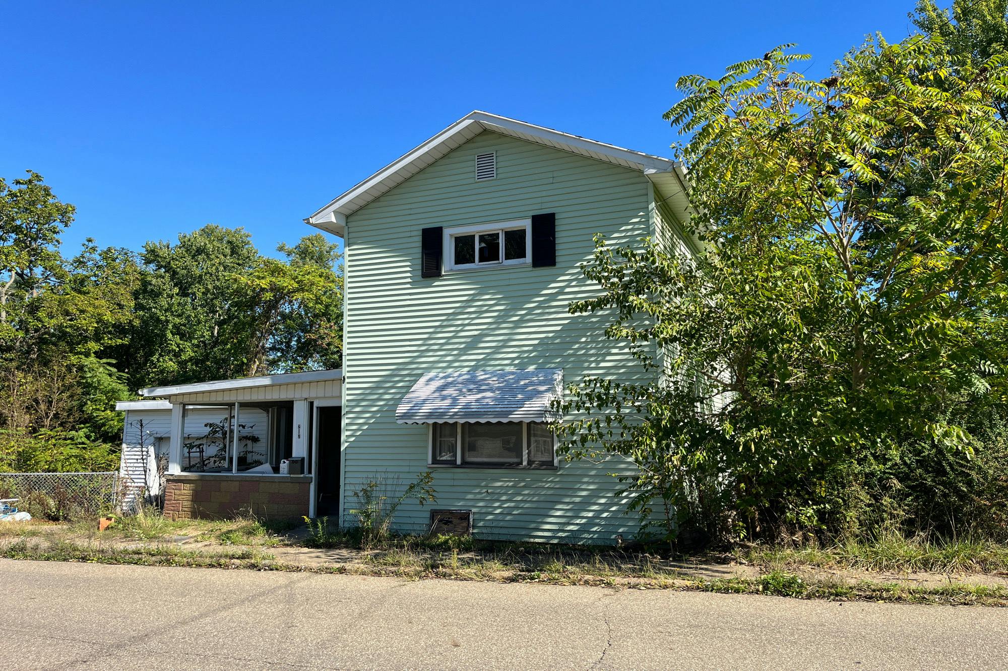 Deersville Ave, Uhrichsville, OH 44683 #1