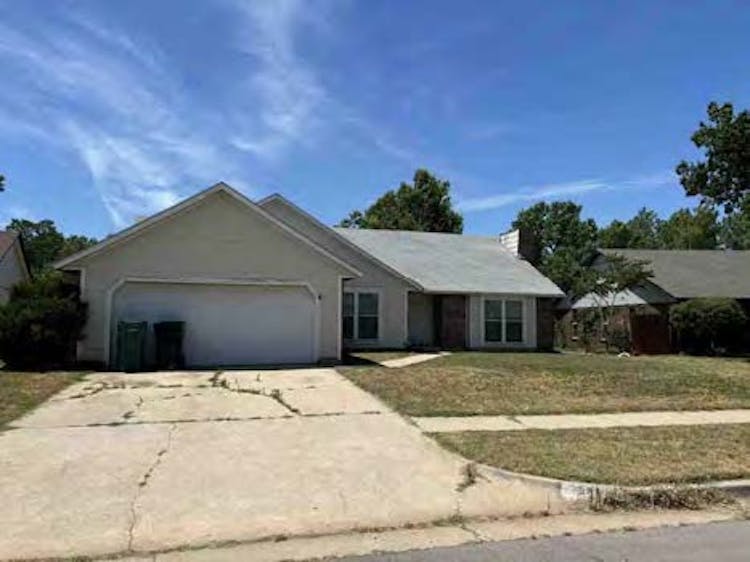 11229n Markwell Drive Oklahoma City, OK 73162, Oklahoma County