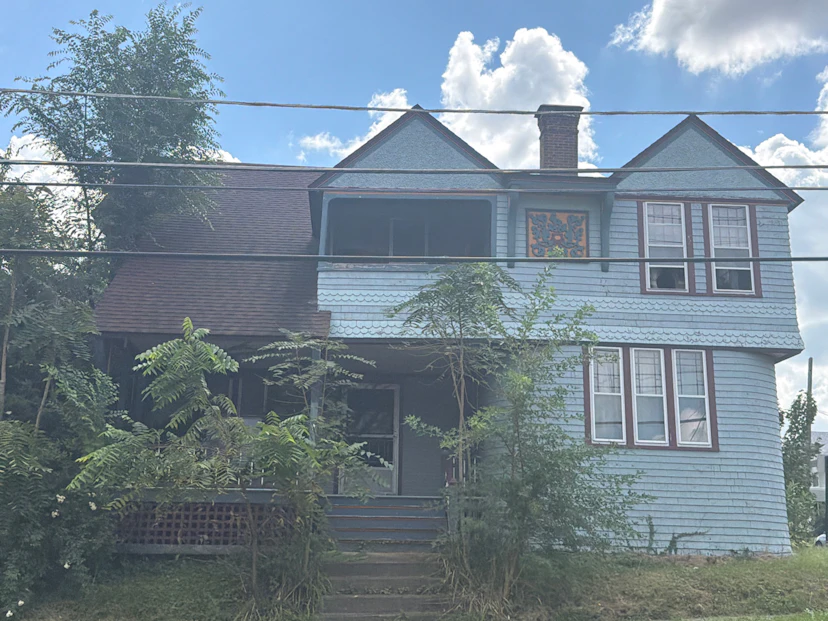 327 W Chicago St