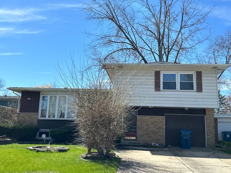 146 Pleasant Drive Chicago Heights, IL 60411, Cook County