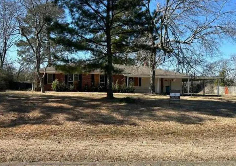 121 McDonnell St Okolona, MS 38860, Chickasaw County