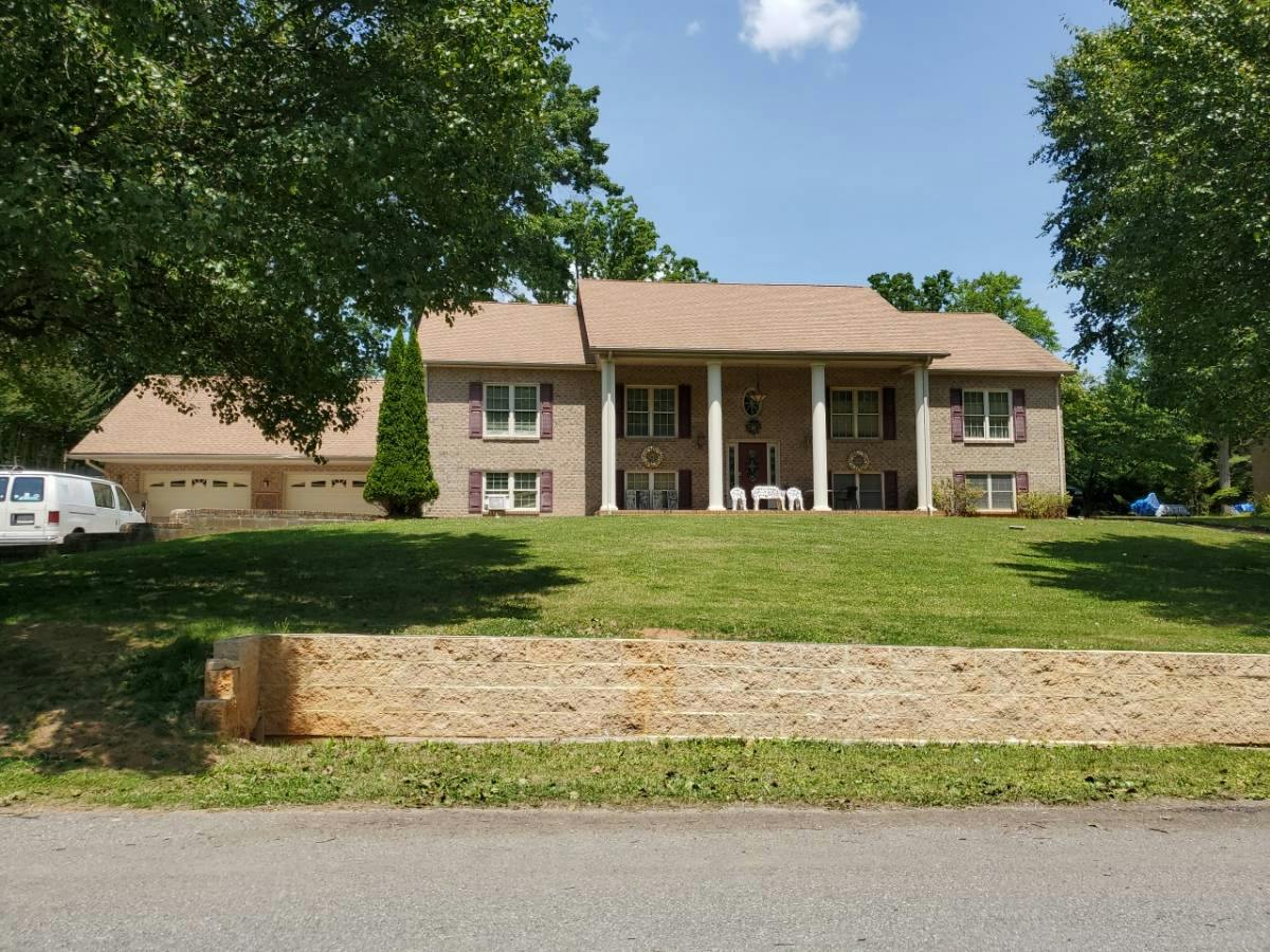 Myrtle Ln, Lynchburg, VA 24502