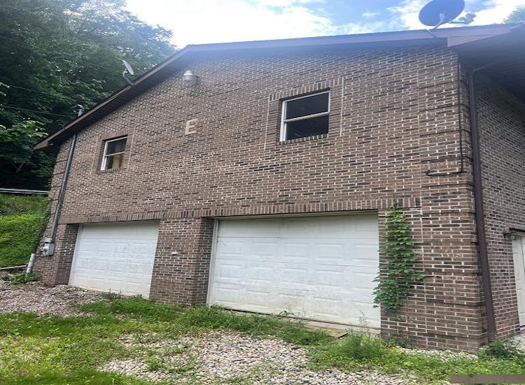 325 Fishers Branch Rd Charleston, WV 25312, Kanawha County