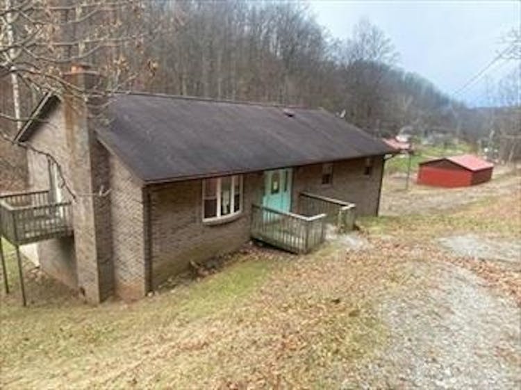 325 Fishers Branch Rd Charleston, WV 25312, Kanawha County