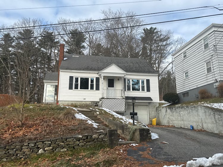 100 Baird Avenue Lewiston, ME 04240, Androscoggin County