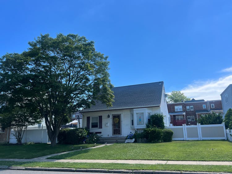 41 Edgeworth St Valley Stream, NY 11581, Nassau County