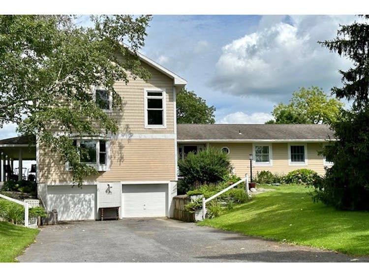 5594 Buck Point Rd, Auburn, NY, 13021, USA