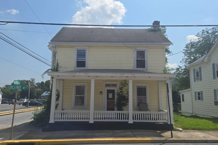 28 Chestnut St Mount Holly Springs, PA 17065, Cumberland County