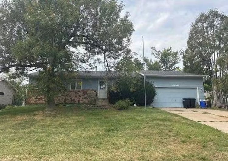 4050 Charter Oak Ln SE Cedar Rapids, IA 52403, Linn County