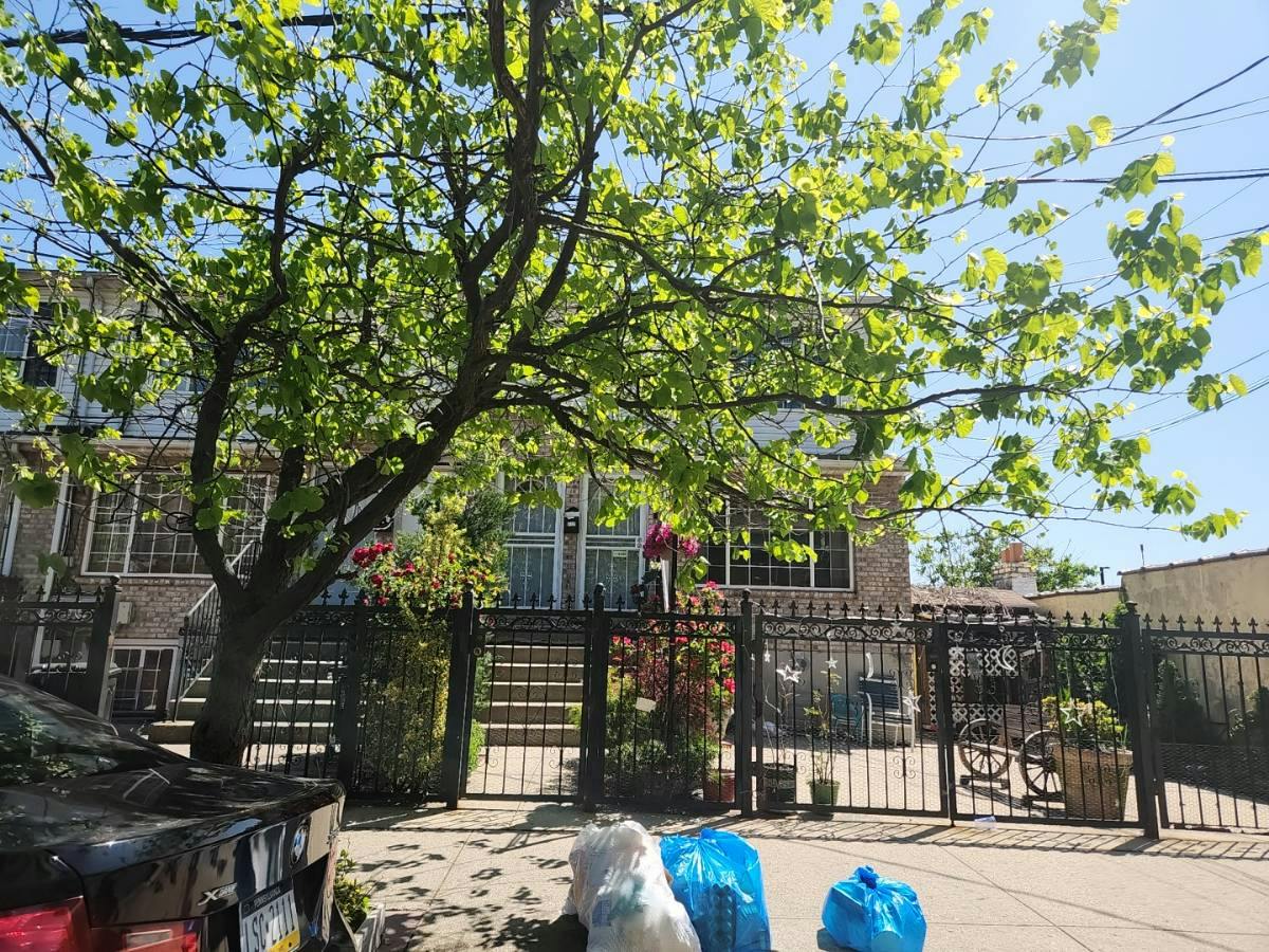 Eldert Ln, Brooklyn, NY 11208