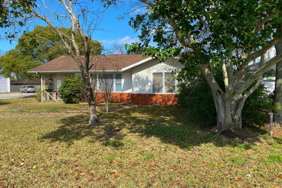 Main Ave, Groves, TX 77619