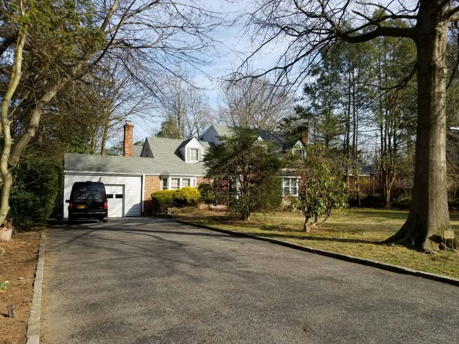 Orchard Meadow Rd, East Williston, NY 11596