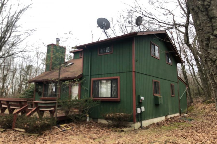 Squirrelwood Ct, Effort, PA 18330