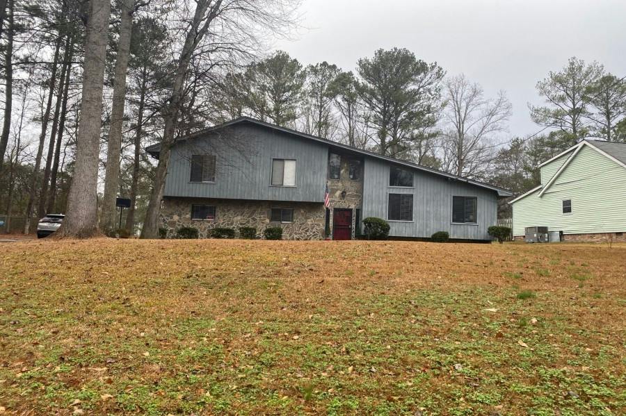 Redona Dr, Atlanta, GA 30349