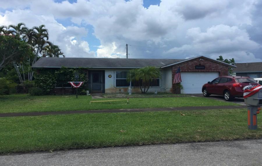 Mountain Dr, West Palm Beach, FL 33406