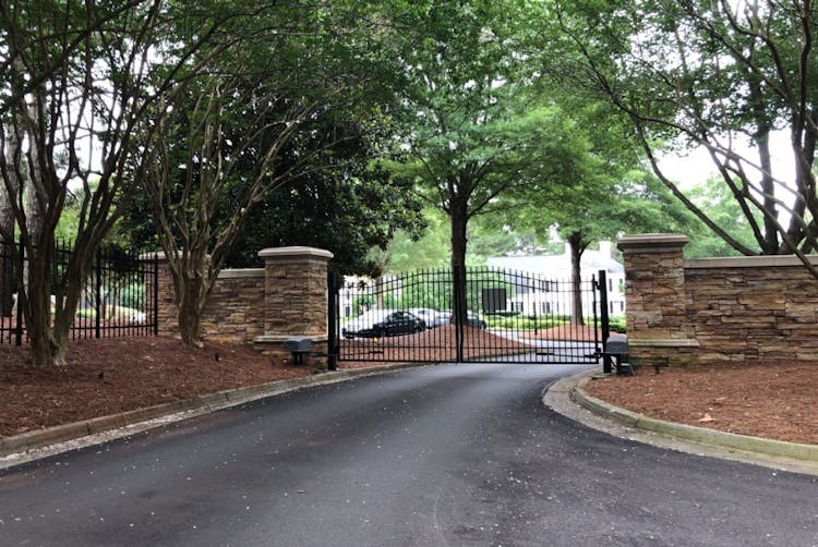 1620 Queens Land Ct Alpharetta, GA 30005, Fulton County