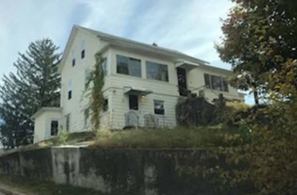 80 Summit Ave West Warwick, RI 02893, Kent County