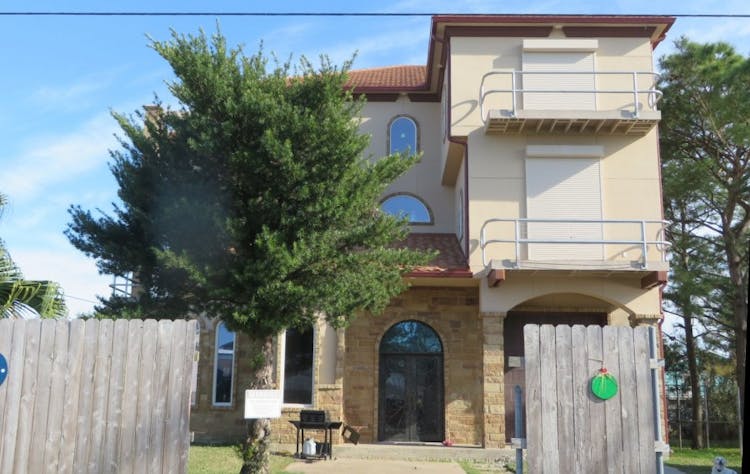 115 8th Street San Leon, TX 77539, Galveston County