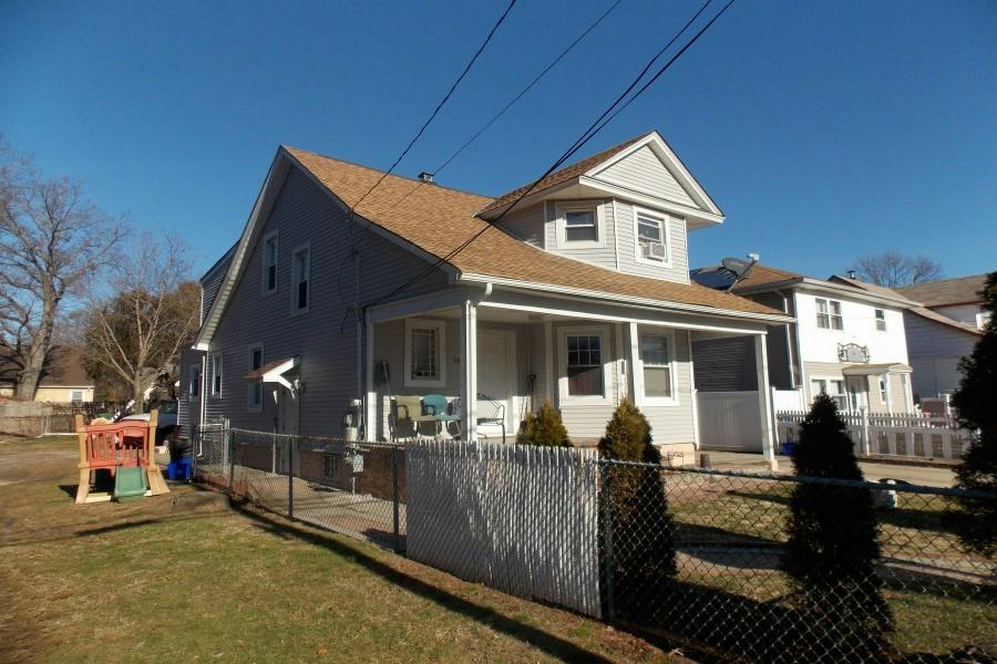 Henry St, Roosevelt, NY 11575