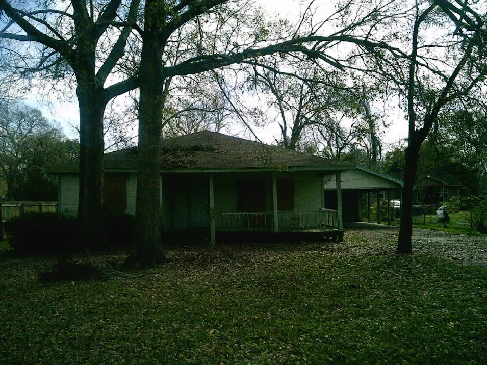 5240 34th St Groves, TX 77619, Jefferson County
