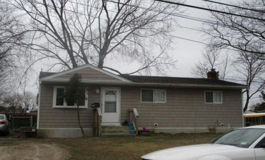 Henderson Pl, Brentwood, NY 11717