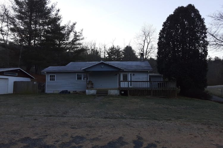 88 Jack Sullins Rd Spruce Pine, NC 28777, Mitchell County