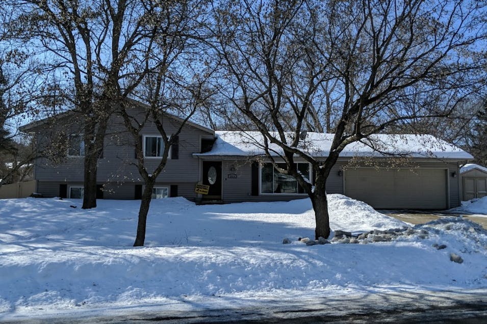 5810 130th St Ct Apple Valley, MN 55124, Dakota County