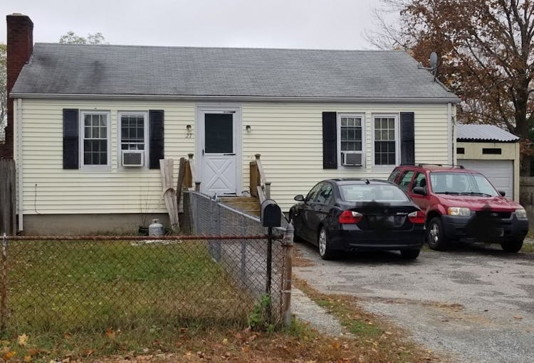 27 Lonsdale Street West Warwick, RI 02893, Kent County