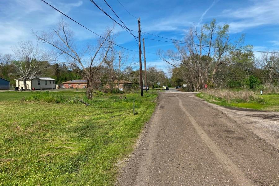 Elmwood Park Dr, New Orleans, LA 70114