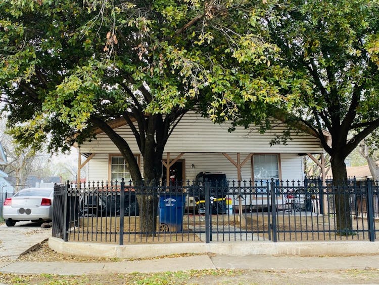 211 West Yarmouth Street Dallas, TX 75208, Dallas County