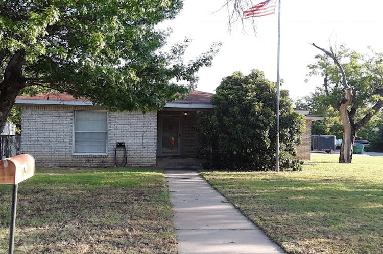 1902 Mansard St Vernon, TX 76384, Wilbarger County