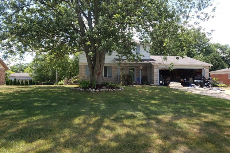 7731 Pleasant Manor Dr Waterford, MI 48327, Oakland County