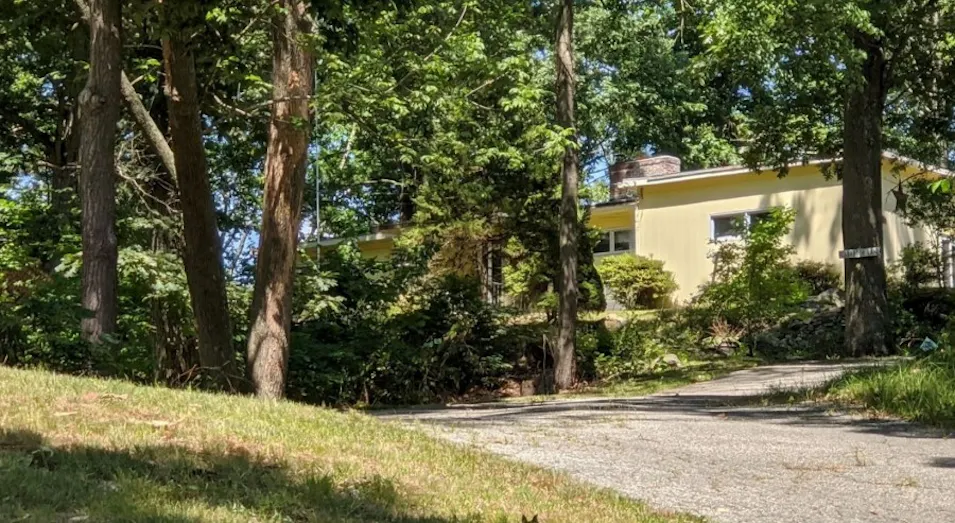 85 Military Way Gales Ferry, CT 06335, Southeastern Connecticut County