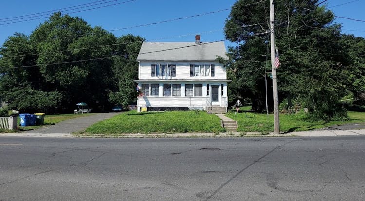 36 Manor Ave Waterbury, CT 06705, New Haven County