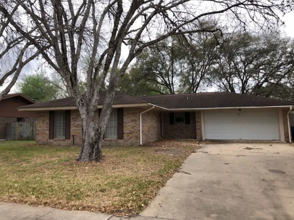 1404 Las Palmas Circle Beeville, TX 78102, Bee County