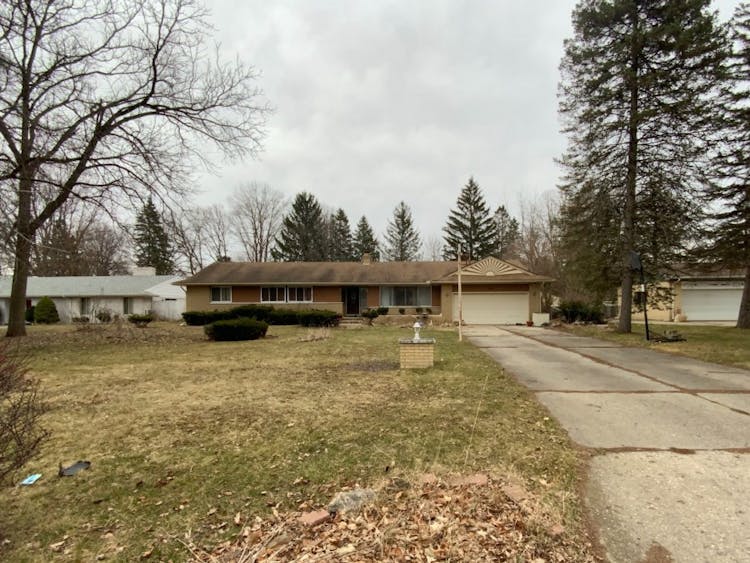 5188 Woodcliff Dr Flint, MI 48504, Genesee County